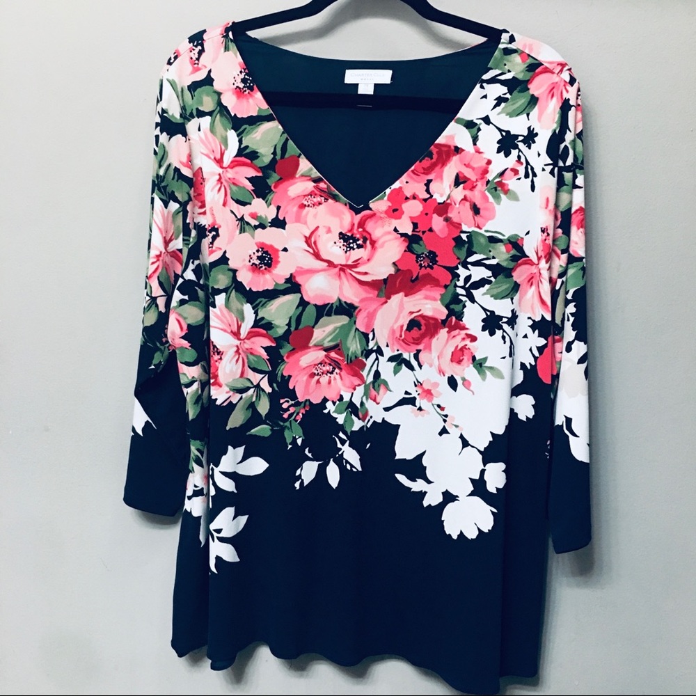 5/$20! Navy and Pink Floral Top